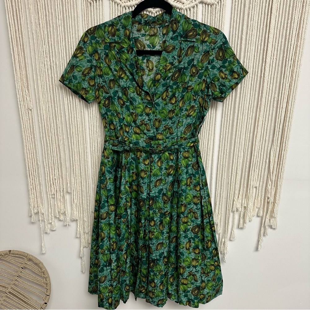 Vintage green floral dress with belt